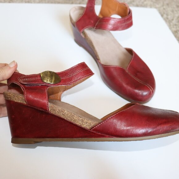 Taos Footwear Shoes - Women's Taos Wedged Sandal Dark Red Maroon Leather Size 40 (9-9.5)